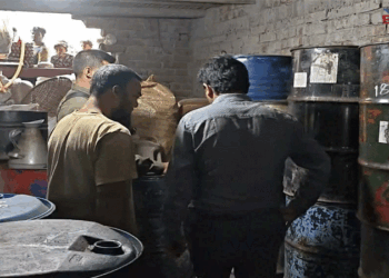 সিংড়ায় দেড় হাজার লিটার তেল মজুদ, ব্যবসায়ীকে জরিমানা