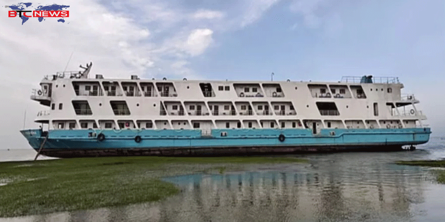 মেঘনা নদীতে ঝড়ে নিয়ন্ত্রণ হারিয়ে ডুবোচরে লঞ্চ, আটকা প্রায় ৮০ যাত্রী