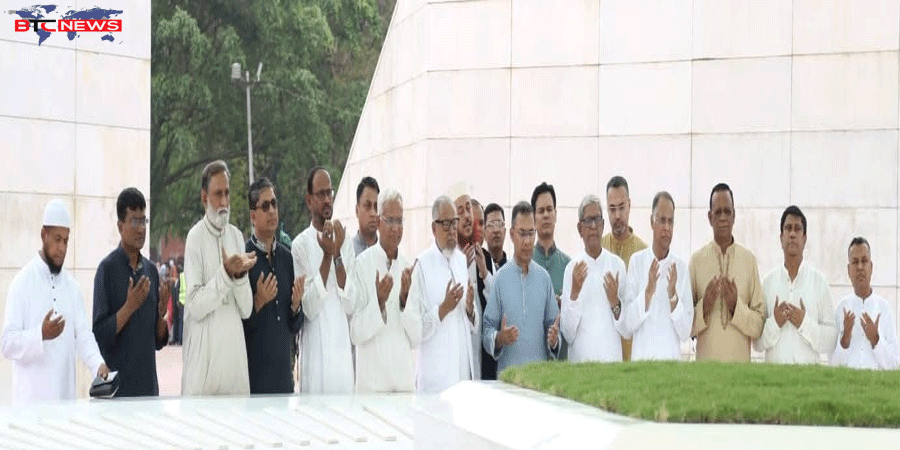 মা-বাবার কবর জিয়ারত করলেন প্রধানমন্ত্রী