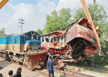 কুমিল্লায় বাস-ট্রেন সংঘর্ষে নিহত-১২, চট্টগ্রামের সঙ্গে সারাদেশের রেল যোগাযোগ বন্ধ