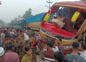 কুমিল্লায় বাস-ট্রেন সংঘর্ষে নিহত-১২, চট্টগ্রামের সঙ্গে সারাদেশের রেল যোগাযোগ বন্ধ
