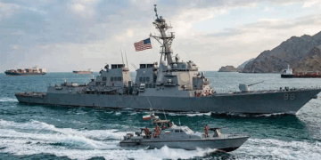 এবার হরমুজে মার্কিন জাহাজ ডুবিয়ে দেওয়ার হুমকি ইরানের