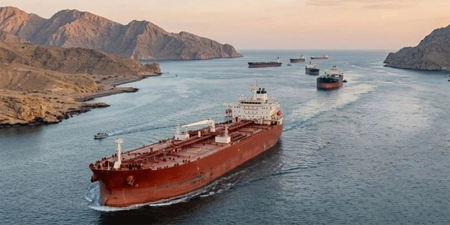 মার্কিন হুমকি তোয়াক্কা না করে হরমুজ পার হলো ইরানি সুপার ট্যাংকার