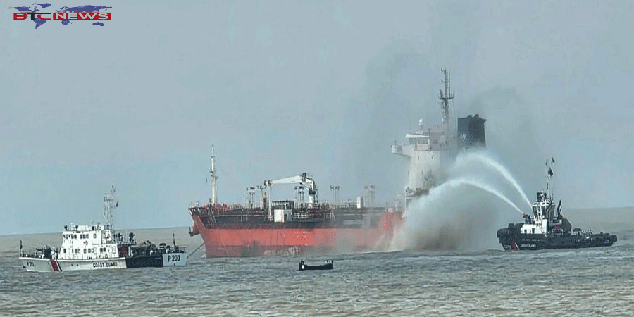 চট্টগ্রামে তেলবাহী জাহাজে আগুন