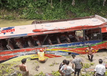 কুষ্টিয়ায় বাস-বালুভর্তি ট্রাকের সংঘর্ষে নিহত-৩, আহত-৫০