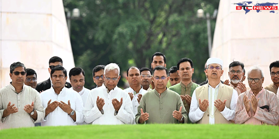 ঈদের নামাজ শেষে মা-বাবা-ভাইয়ের কবর জিয়ারত করলেন প্রধানমন্ত্রী
