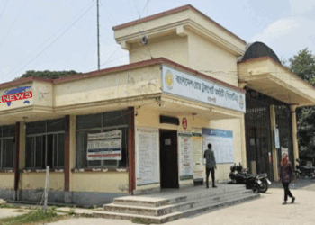 রাজশাহী বিআরটিএ অফিসে ঘুষের অভিযোগ, সেবাগ্রহীতাদের ভোগান্তি চরমে