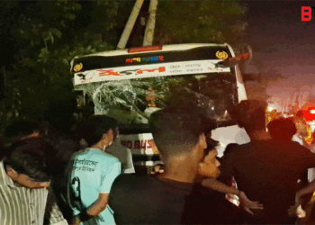 চট্টগ্রামে বাস-মাহিন্দ্রা সংঘর্ষে নিহত-৩, আহত-৩০