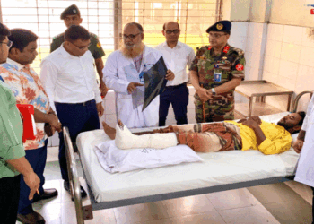 টাঙ্গাইলে সড়ক দুর্ঘটনায় আহতদের খোঁজ নিলেন রাজশাহী জেলা প্রশাসক