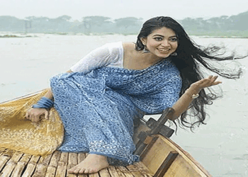 ছোটবেলায় আপত্তিকর স্পর্শের শিকার হয়েছিলেন উর্বী