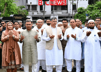 বিডিআর বিদ্রোহে নিহত সেনা কর্মকর্তাদের কবর জিয়ারত প্রধানমন্ত্রীর