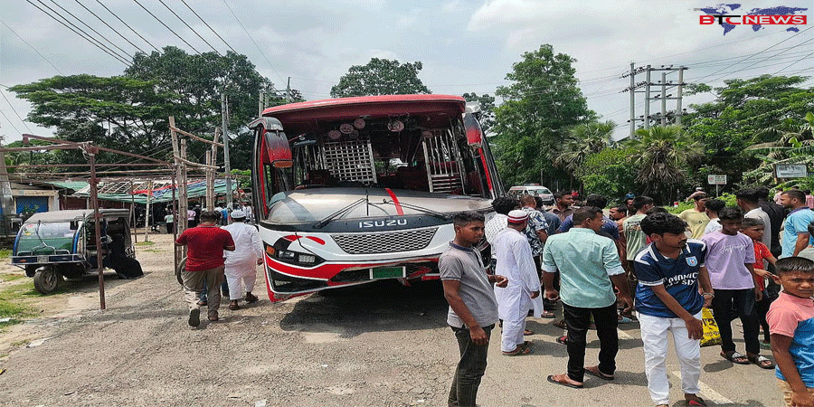গোপালগঞ্জে বাস ও মোটরসাইকেলের সংঘর্ষে নিহত-৫, আহত-২০