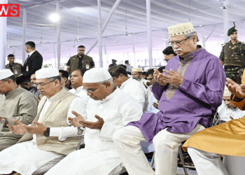 প্রধান জামাতে নামাজ আদায় করলেন রাষ্ট্রপতি ও প্রধানমন্ত্রী